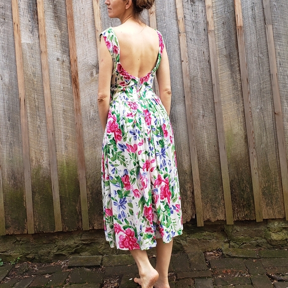 Vintage Dresses & Skirts - VTG Floral Sundress with low cut back